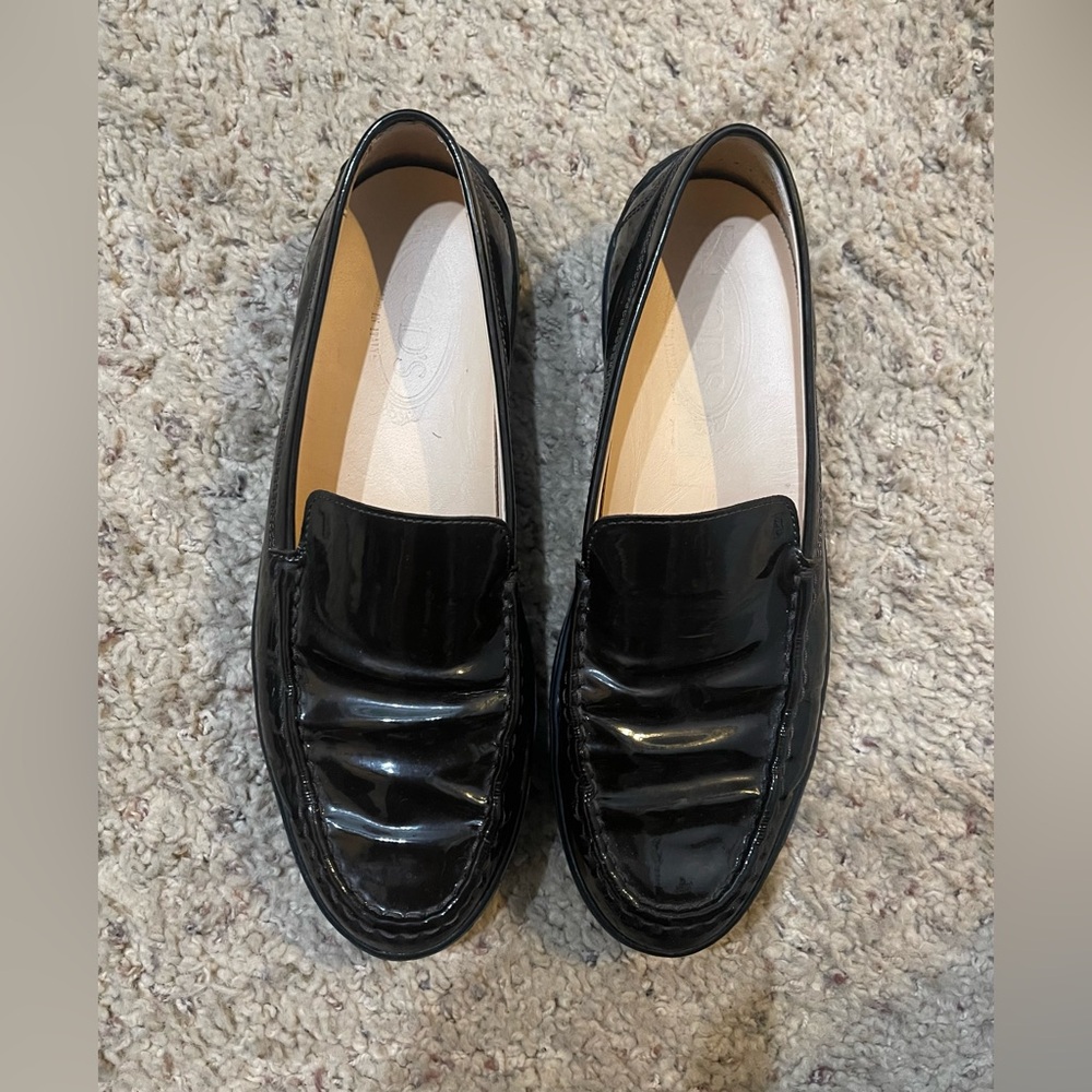 Tod’s Women’s Driving Moccasin Loafer Patent Burgundy Leather Vibram Sole Sz 8.5